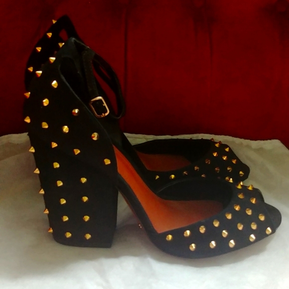 Schutz Black Gold Spike Studs Heels 10 - Picture 5 of 16